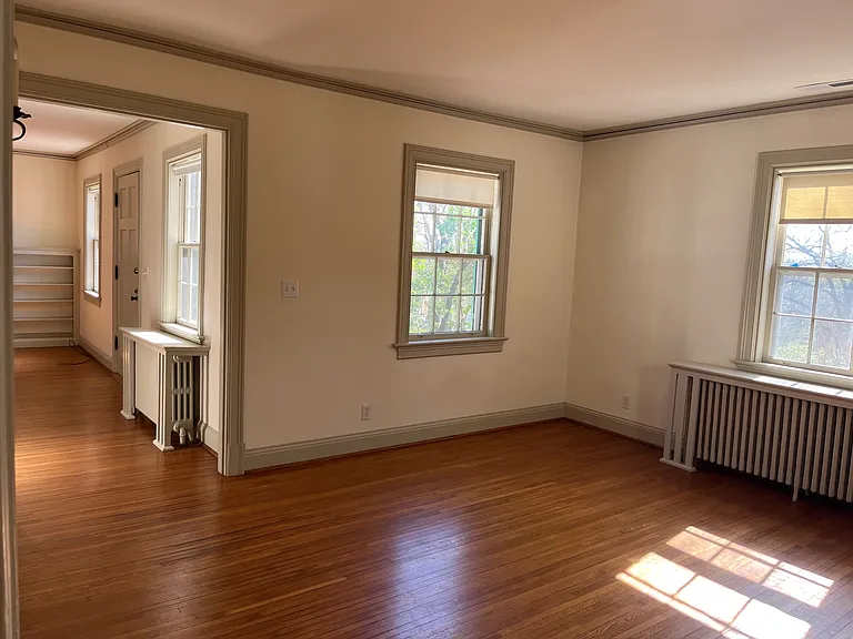 Sherwood Ln — Photo 8