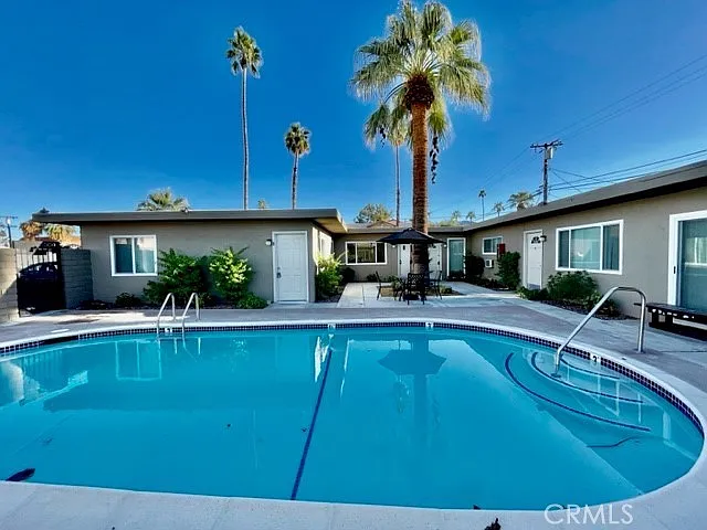 3 bed, 1100 sqft, $2,495 — Photo 2