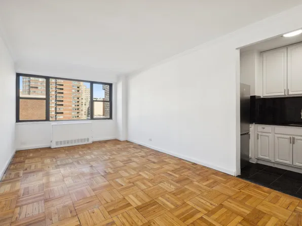 320 East 23rd Street image 2 of 14