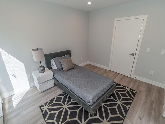 5th image of 4630 Saint Elmo Dr