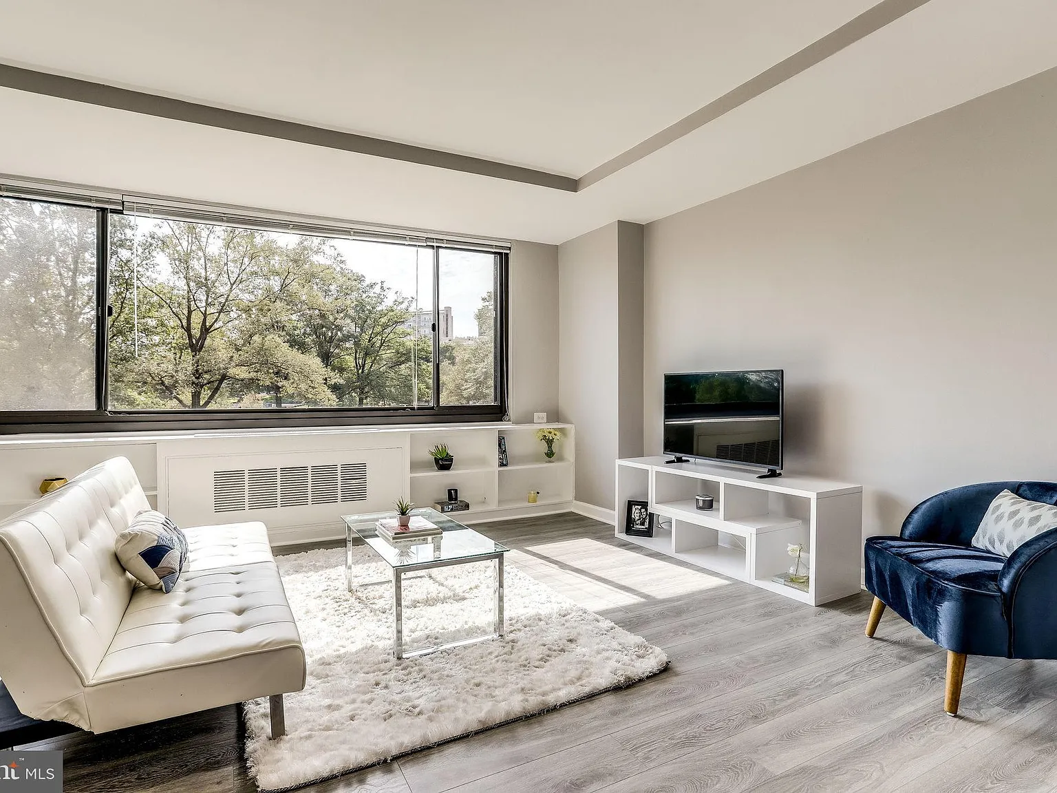 1 bed, 1.0 bath, 716 sqft, $2,350 — Photo 2