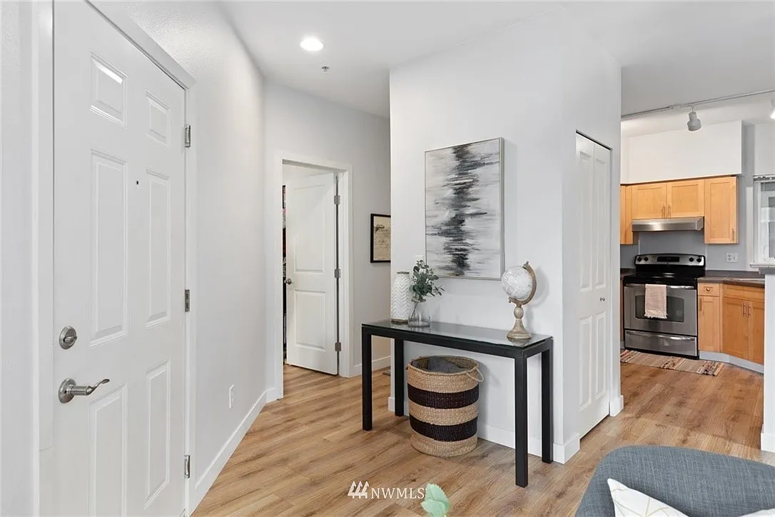 2 bed, 983 sqft, $2,595 — Photo 3