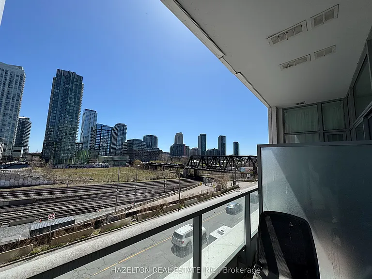 576 Front St W #201-E — Photo 18