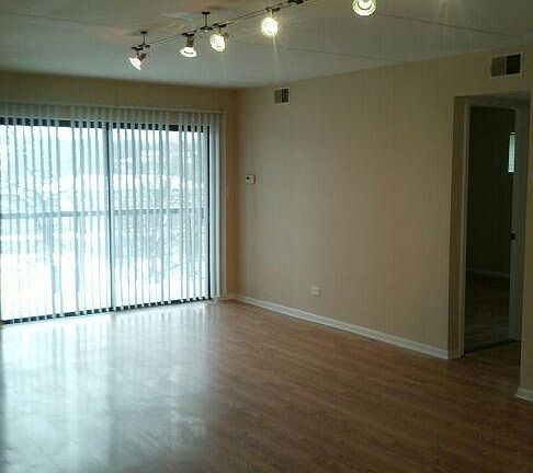 4th image of 5970 Lake Bluff Dr Unit 402