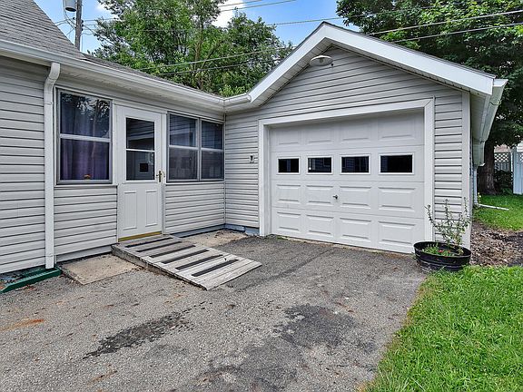 5th image of 164 N Oak St