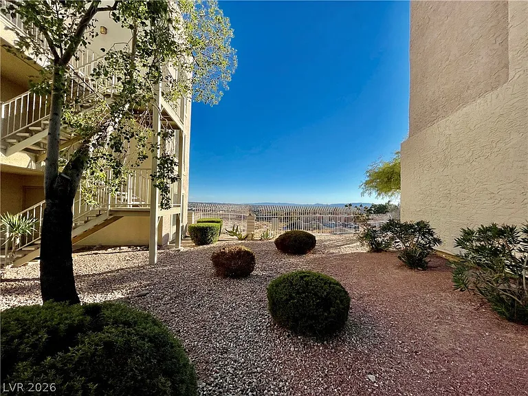 2040 Mesquite Ln #104 — Photo 8