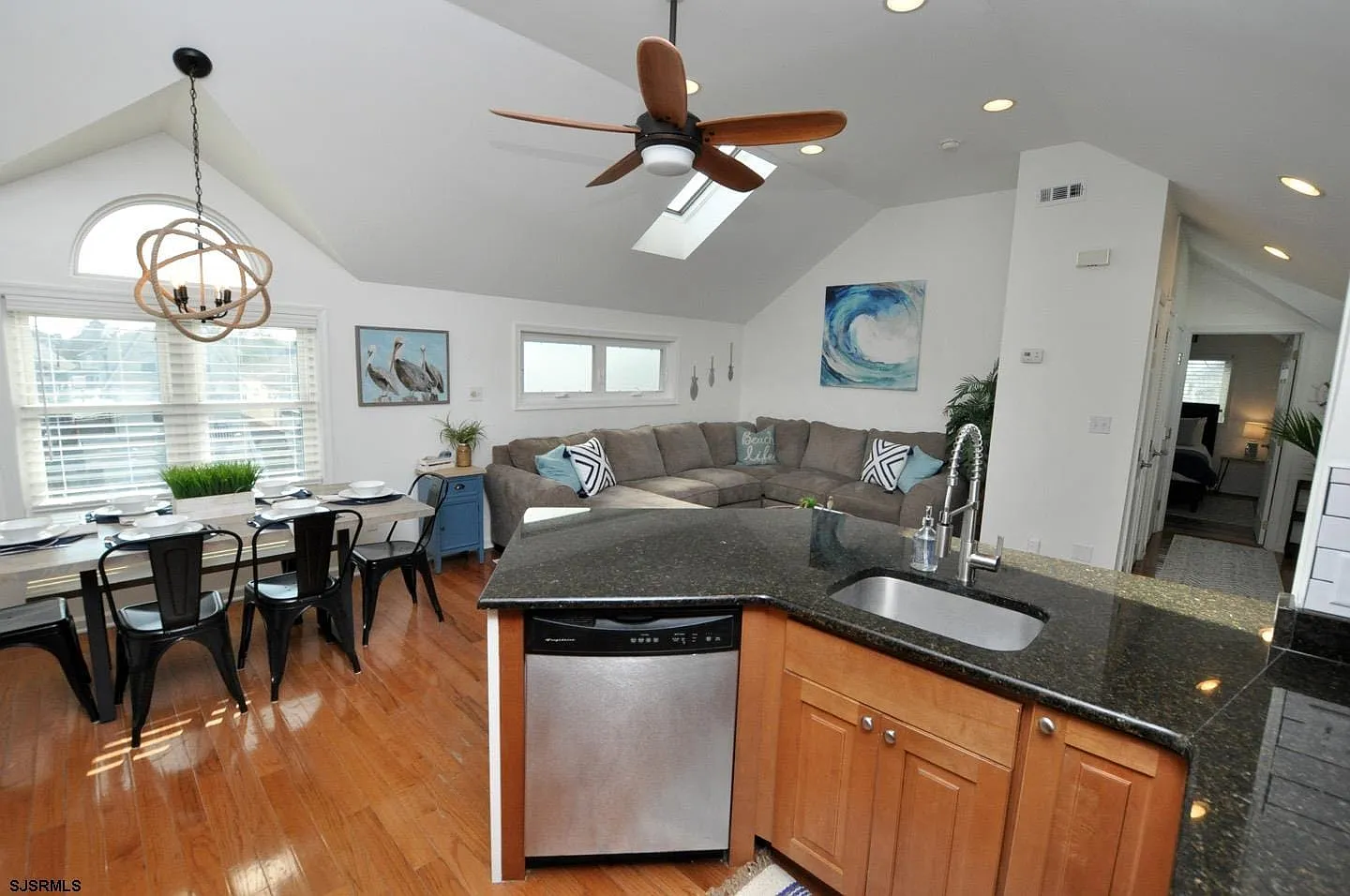 2 bed, 2.0 bath, $1,800 — Photo 4