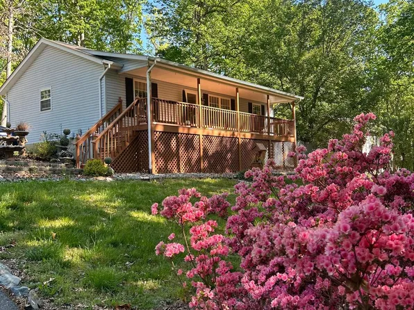 265 Pawnee Ln, Lusby, MD 20657