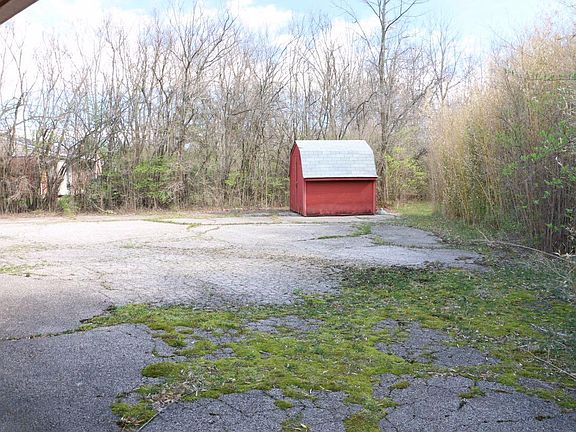 4th image of 11604 Lawnview Ave