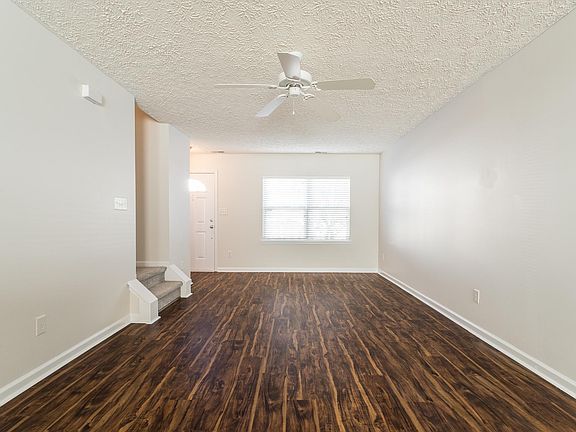 5th image of 438 Saint John Dr