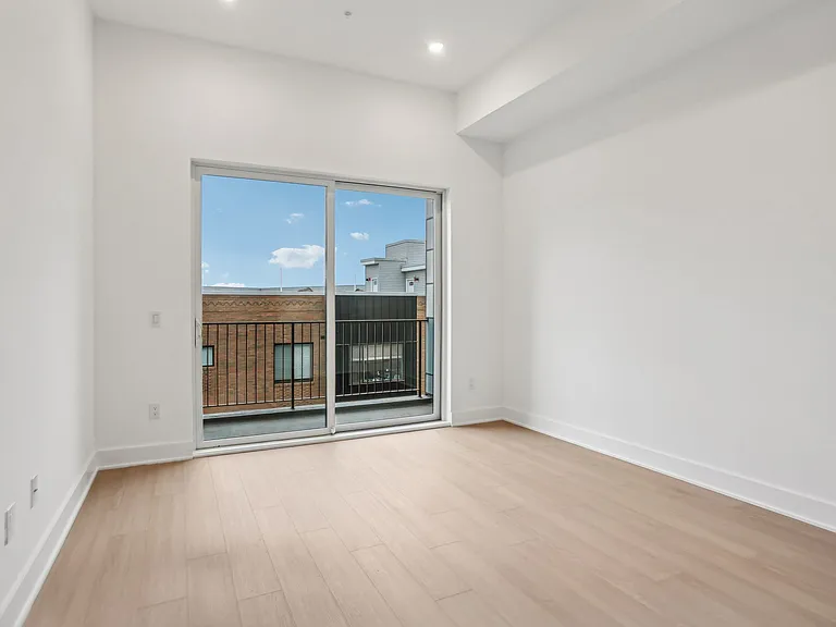 1731 Tilghman St — Photo 54