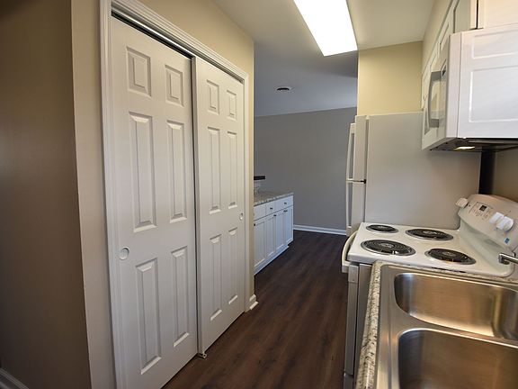 5th image of 101 N Franklin St APT 2