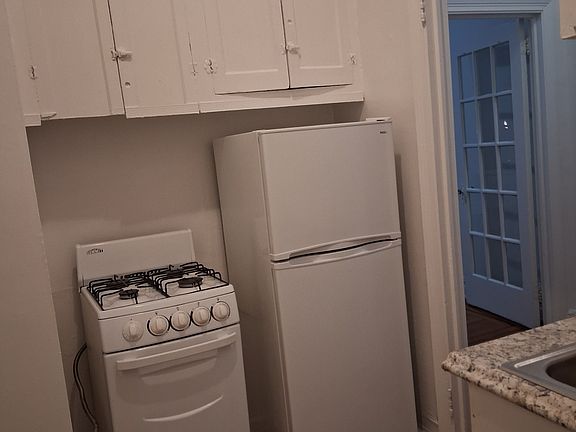 3rd image of 333 E 58th St APT 1A