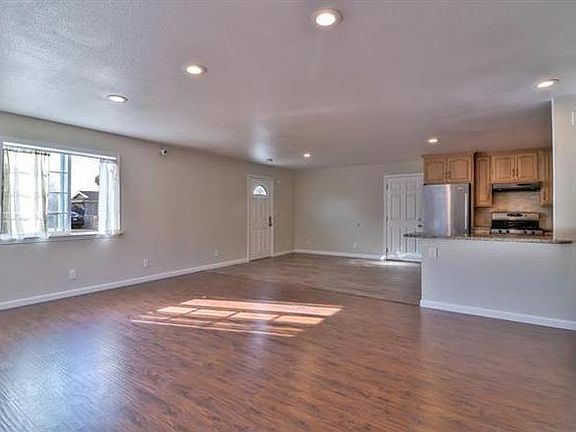 2nd image of 2672 Othello Ave