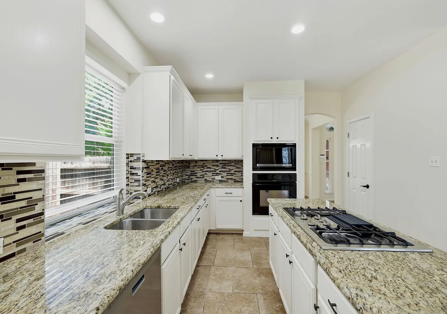 2033 Creole Dr — Photo 4
