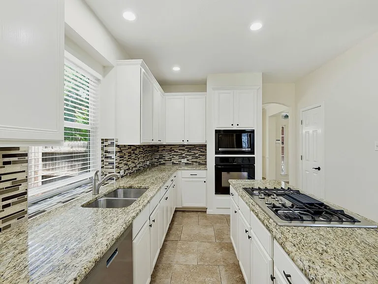 2033 Creole Dr — Photo 4