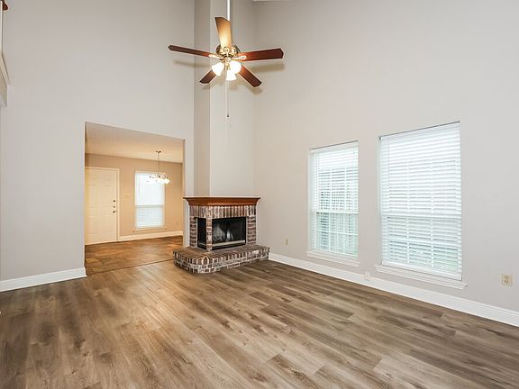 4th image of 1316 Ivy Creek Dr