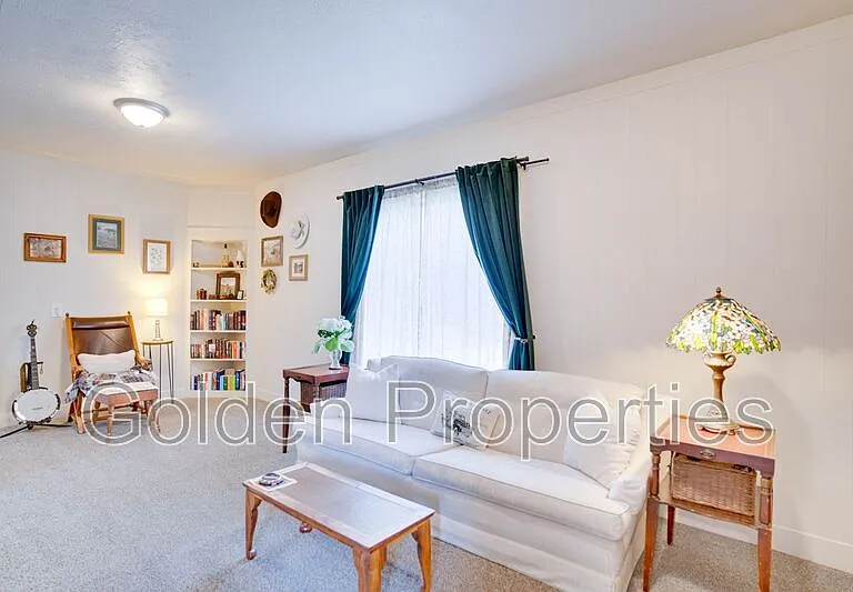 944 N 7th St — Photo 5