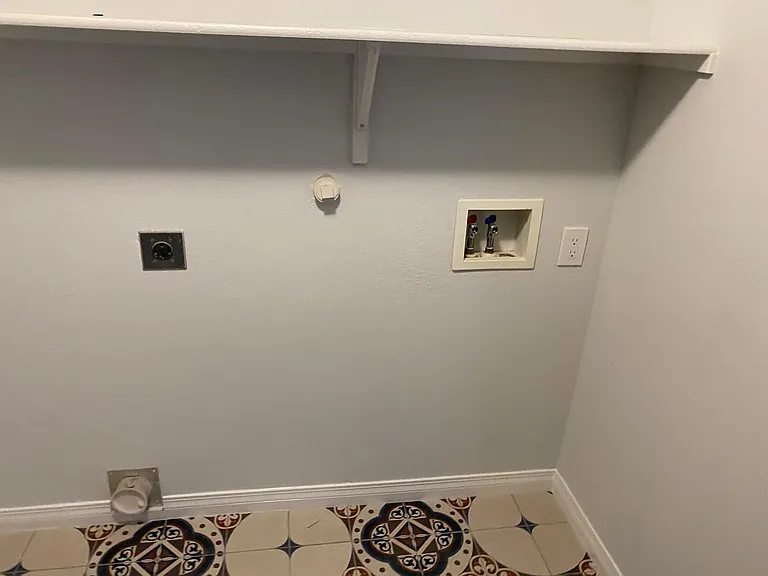 2112 W Grove Ln — Photo 23