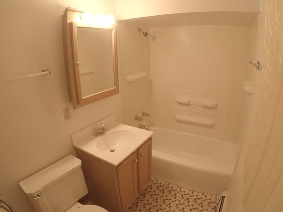 2nd image of 2604 Clarence Ave #2S