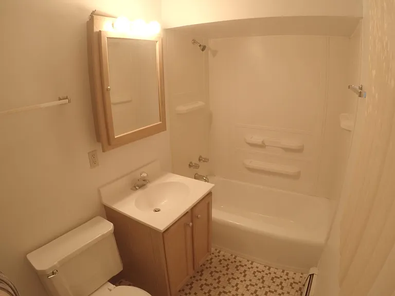 2604 Clarence Ave #2S — Photo 2