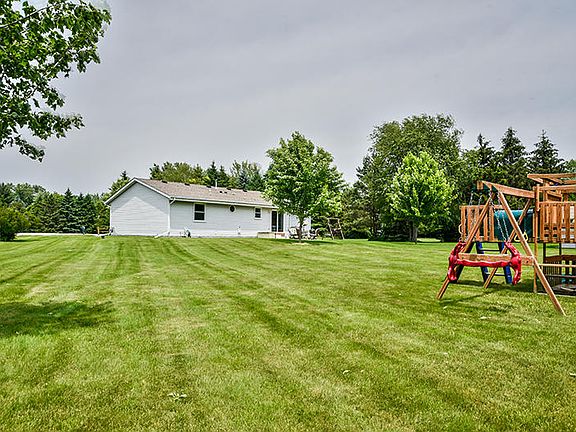 4th image of W308S10630 Wayside Ct