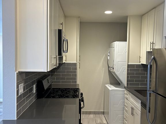 3rd image of 209 Milbrae Ln APT 2