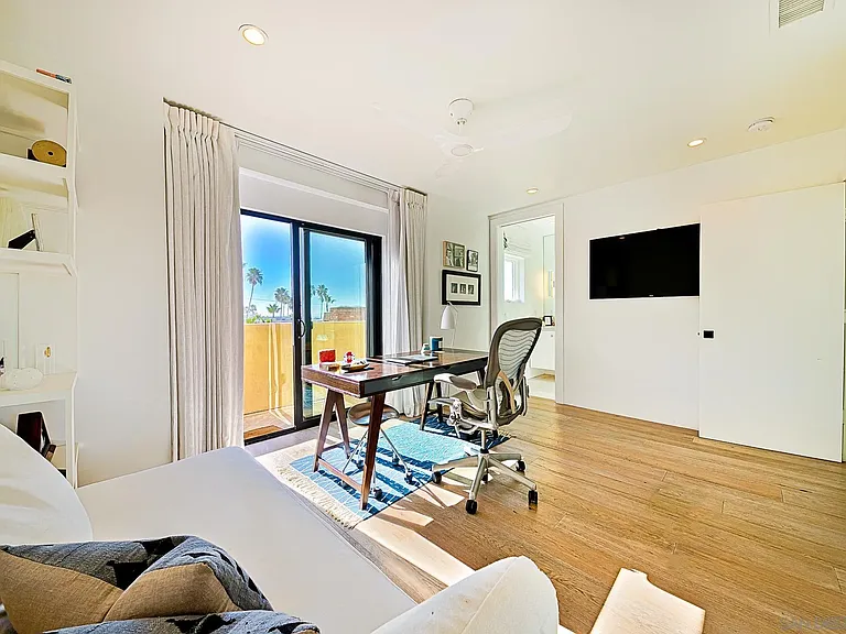 231 Bonair St — Photo 41
