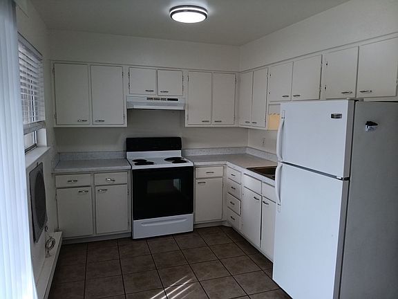 3rd image of 909 Carlisle Blvd SE APT C