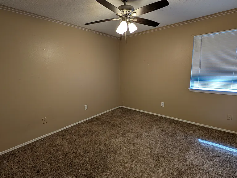 178 Martin Dr — Photo 7