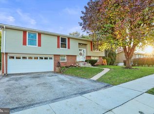 520 Oakwood Dr, Dover, PA 17315