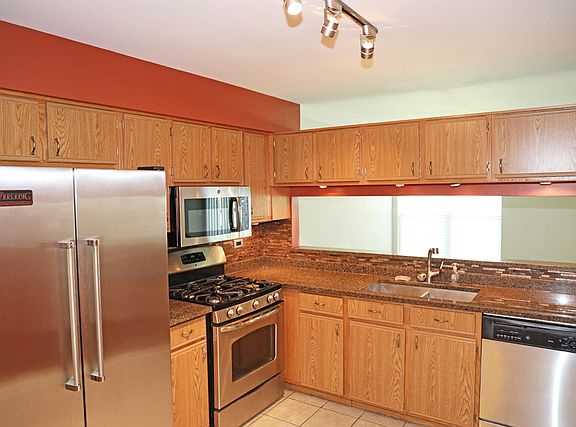 2nd image of 1125 Talbots Ln #1125