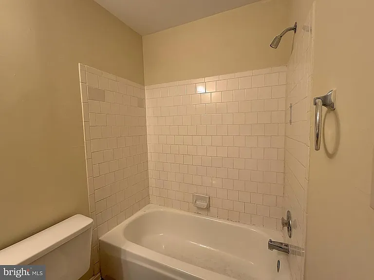 4100 Hunters Hill Cir — Photo 17