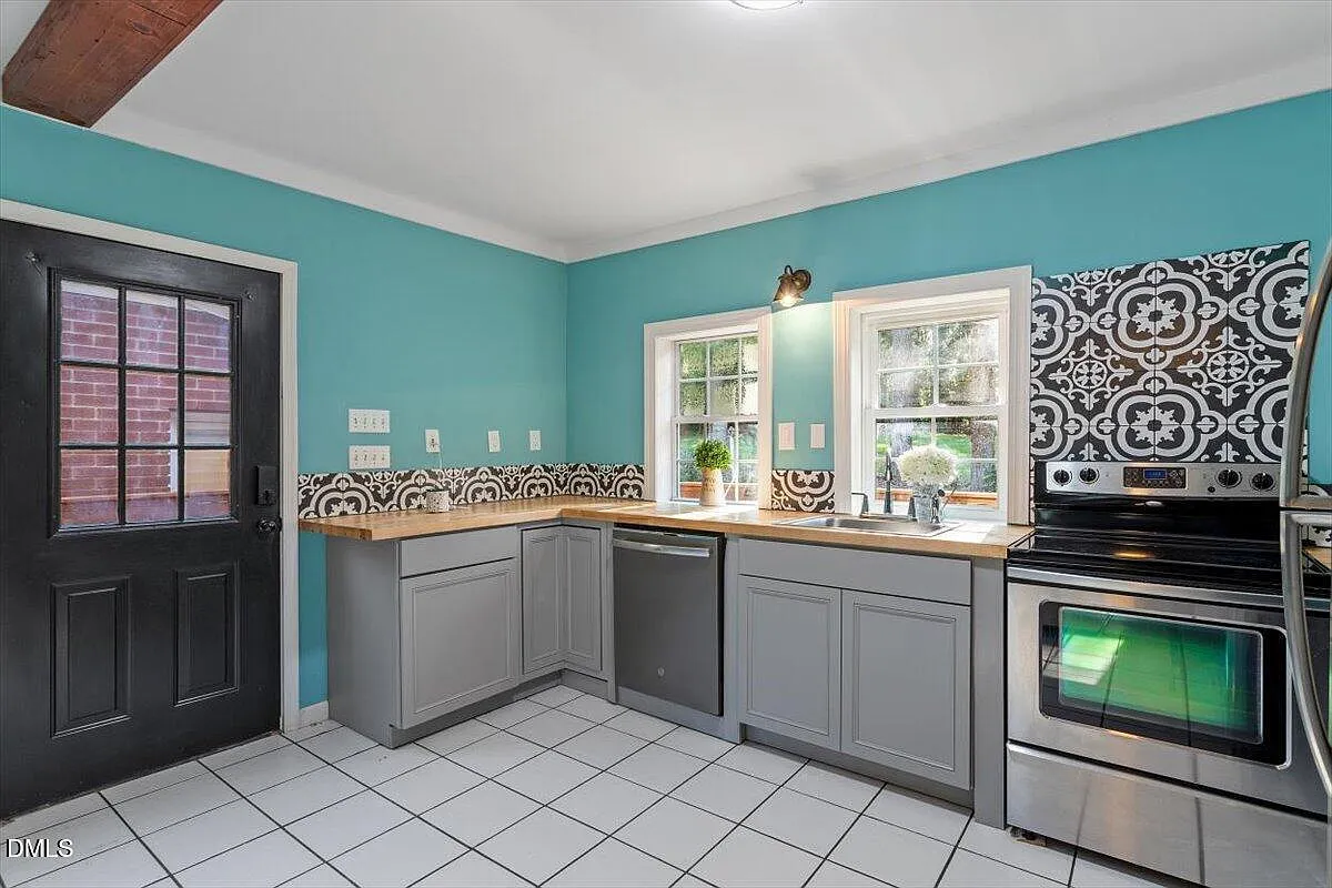 1 bed, 1.0 bath, 876 sqft, $1,500 — Photo 3