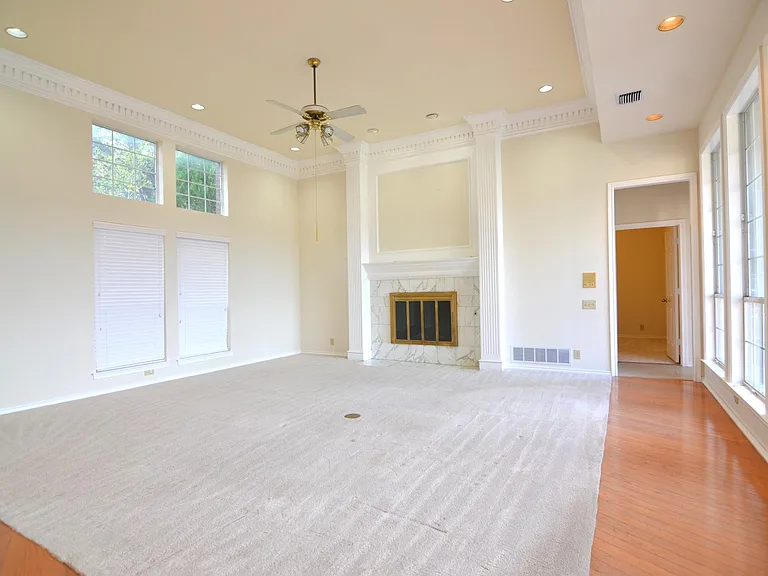 7000 Ivory Ct — Photo 3