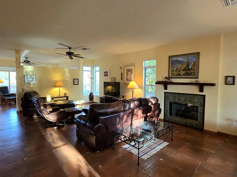 14770 N Windshade Dr — Photo 3