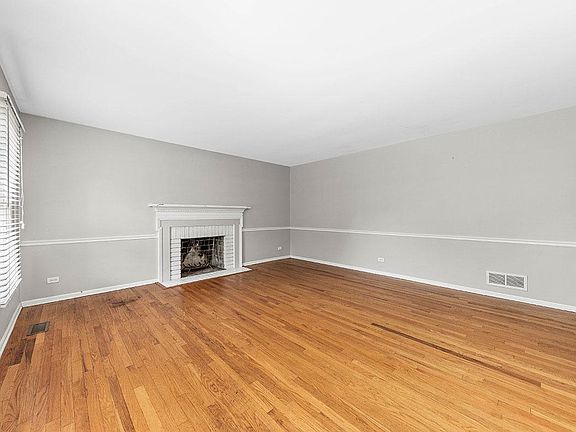 5th image of 25W171 Essex Ave