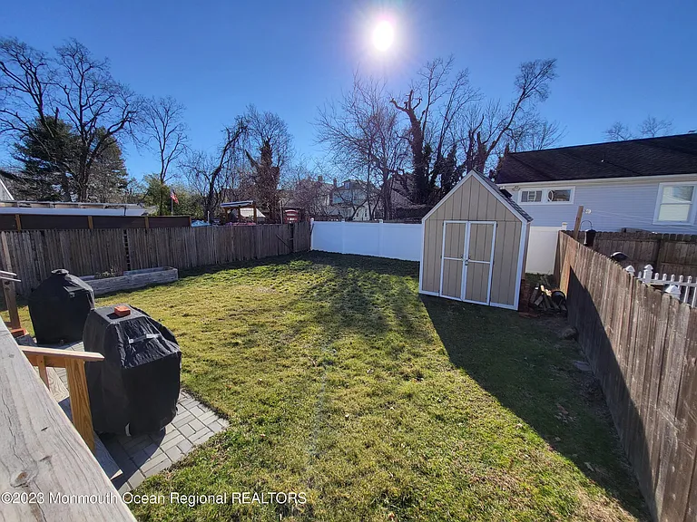 49 Locust Ave — Photo 22