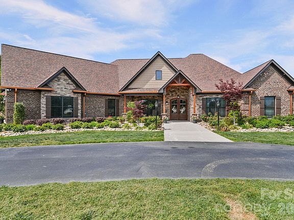 3rd image of 617 Caudle Rd