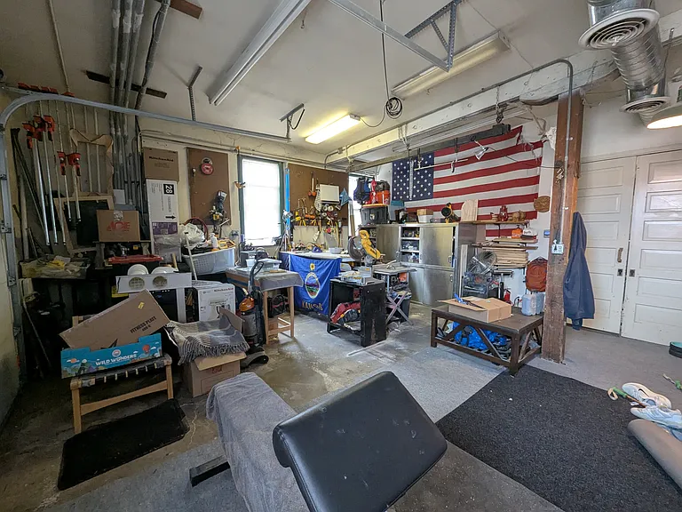 628 W 3rd Ave — Photo 8