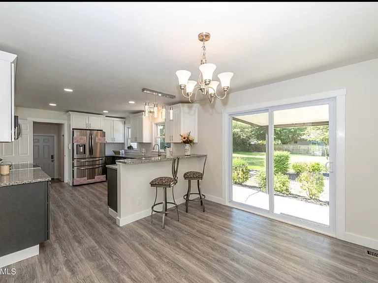 5909 Adelia Dr — Photo 16