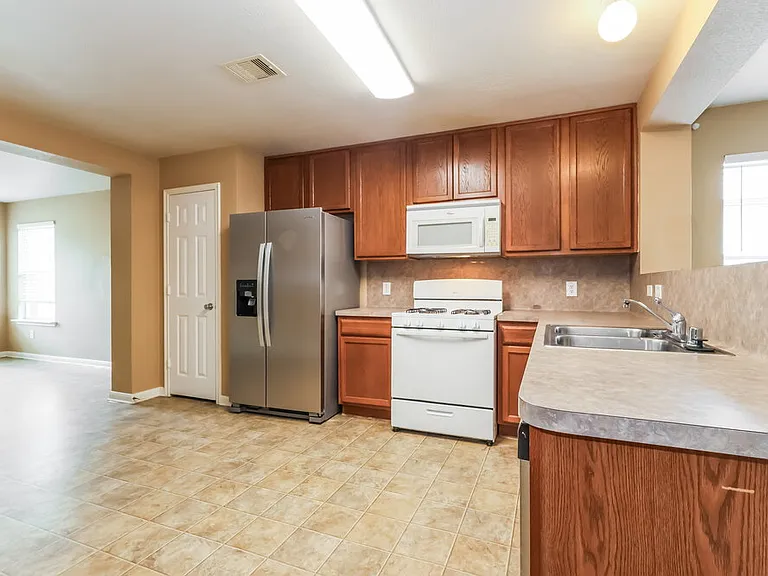 22123 Greengate Dr — Photo 7