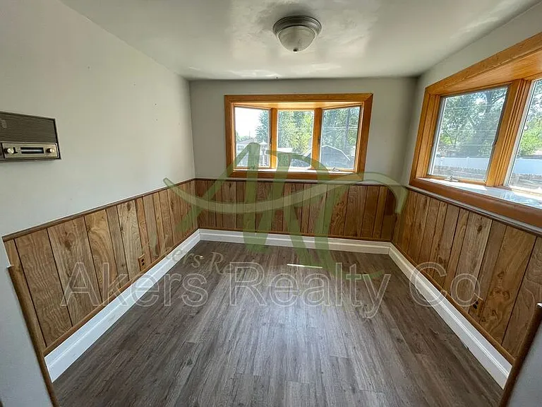 524 Belmont Ave — Photo 8