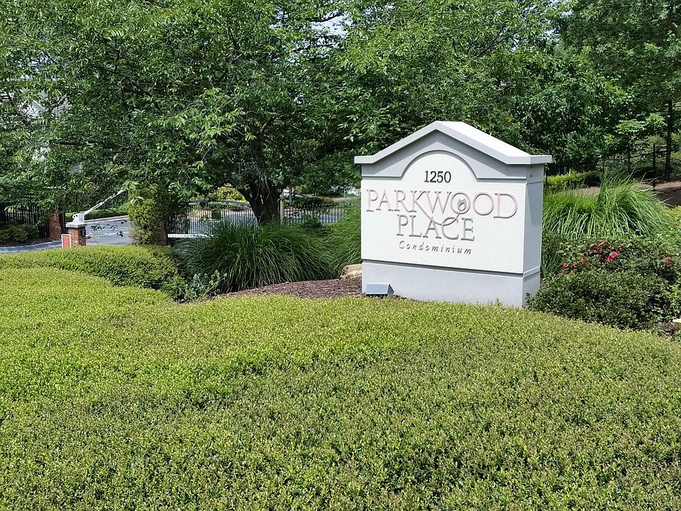 1250 Parkwood Place Sign