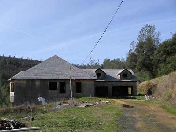 HUGE HOUSE, HUGE GARAGE!
