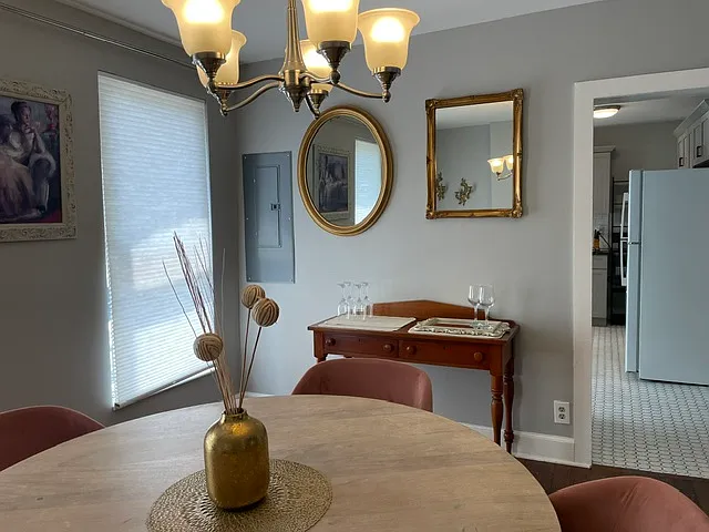 DR toward Kitchen