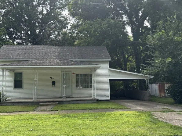 205 N Locust St, Charleston, MO 63834