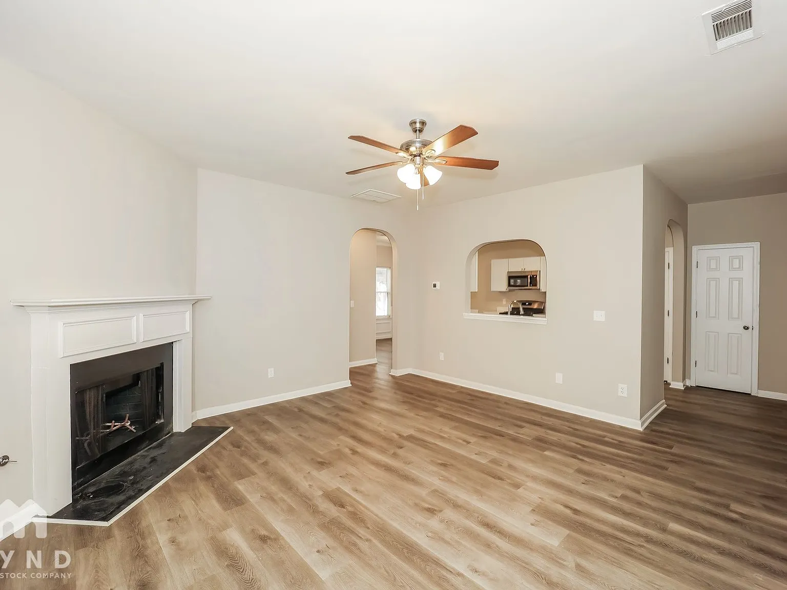 5 bed, 2.5 bath, 2128 sqft, $2,315 — Photo 4