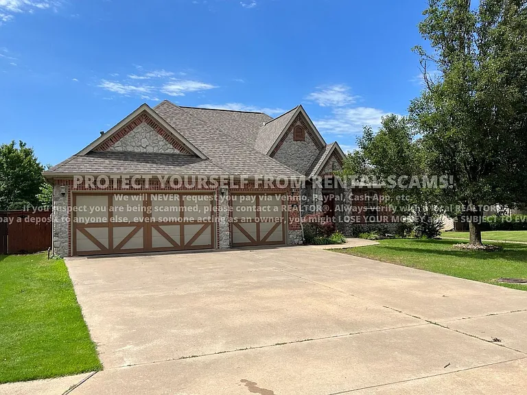 1201 SW Westbury Pl — Photo 1