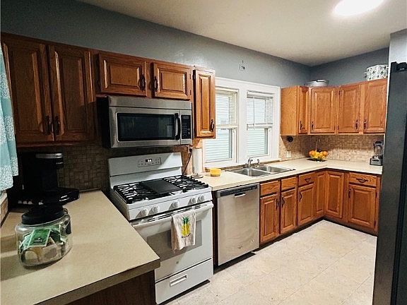4th image of 3200 Oak Park Ave